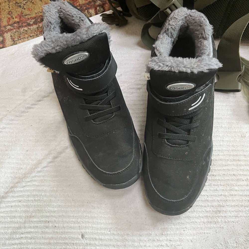 Black Winter Boots with Faux Fur Lining